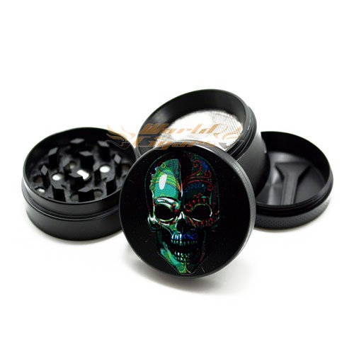 Triturador de Fumo em Metal Pequeno Preto Caveira
